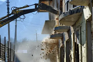 Капитал - В Алматы сносят незаконно построенный ресторан