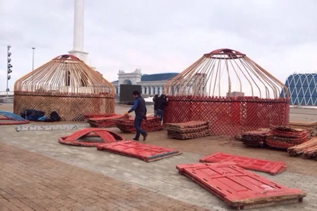 40 юрт установили на площади в Астане