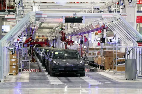 Капитал - Поставки Tesla из Шанхая в июле превысили 60 тысяч электрокаров