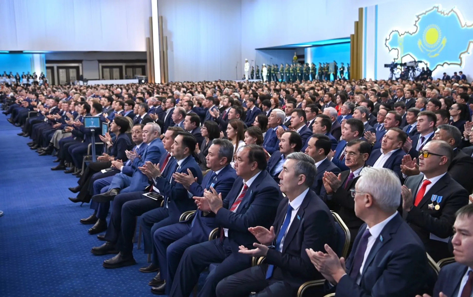 Капитал - Президент подписал указ об акимах и главах госорганов