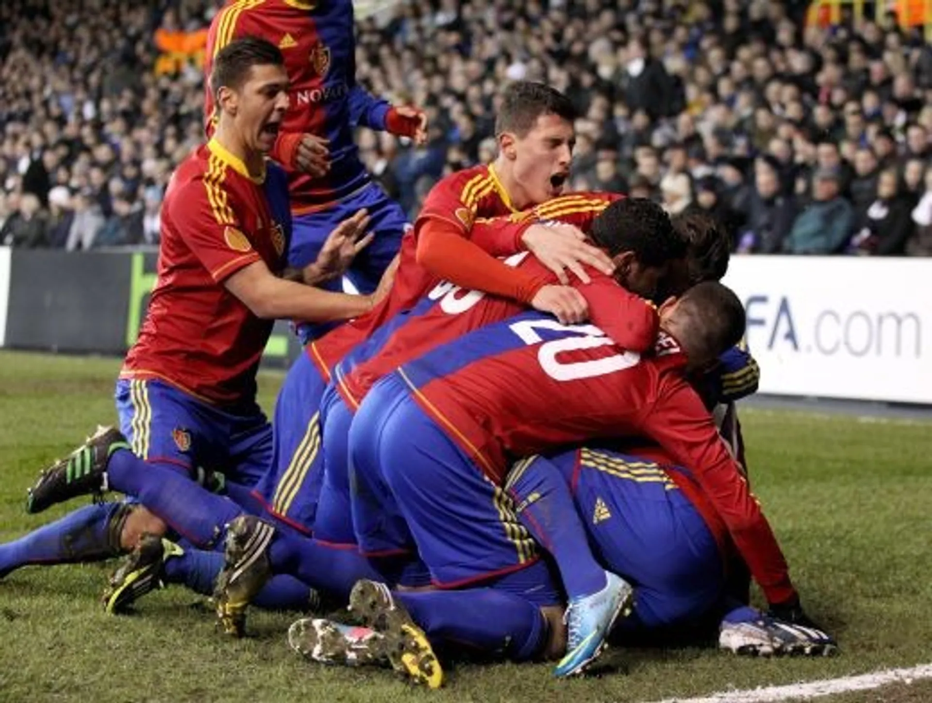 Капитал - Сыграны первые полуфинальные матчи Лиги Европы