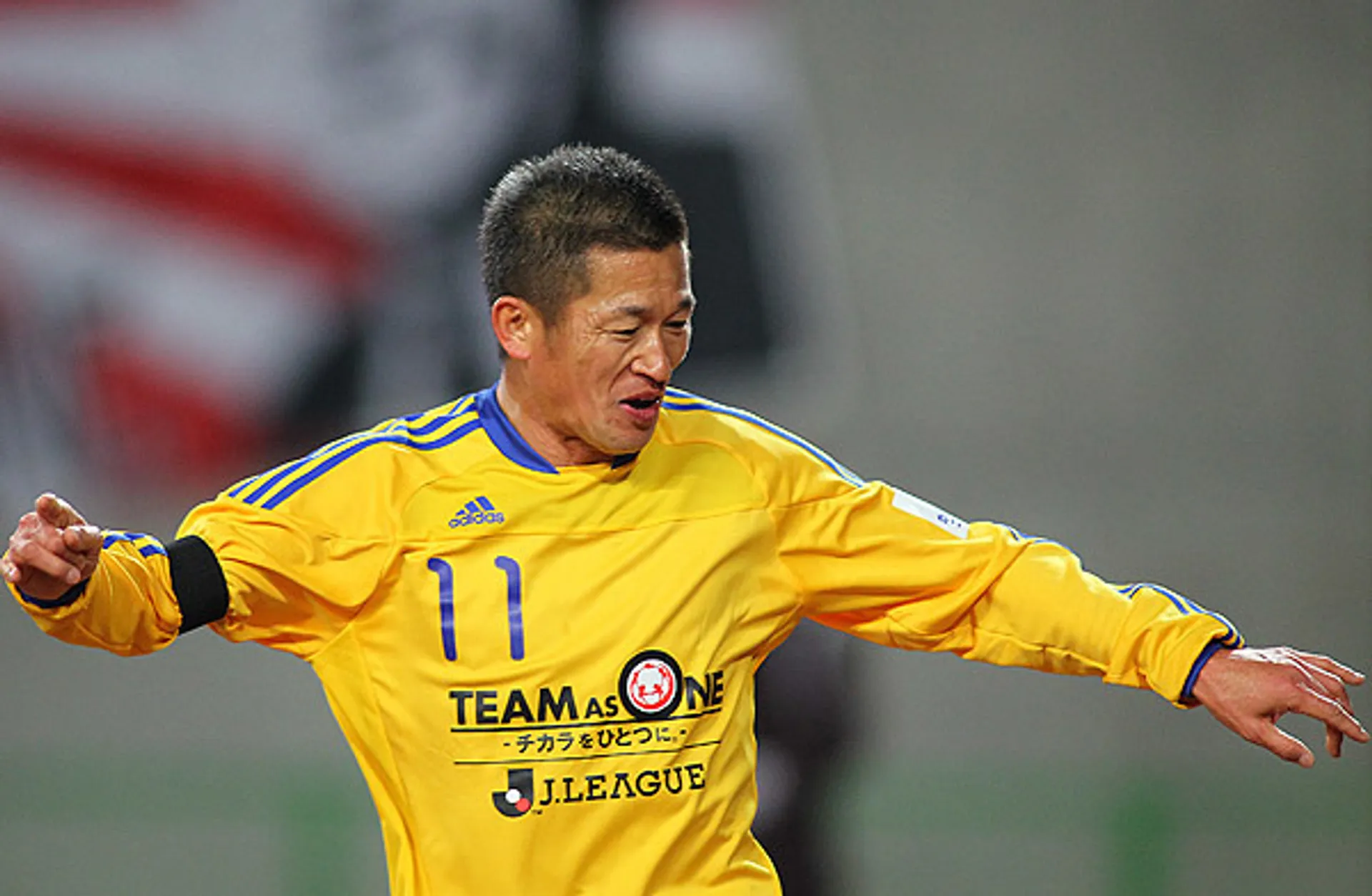 Капитал - Старейший из действующих футболистов мира заключил новый контракт