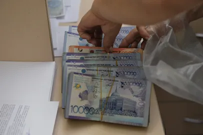 Капитал - Дневные торги: 333,43 тенге за доллар