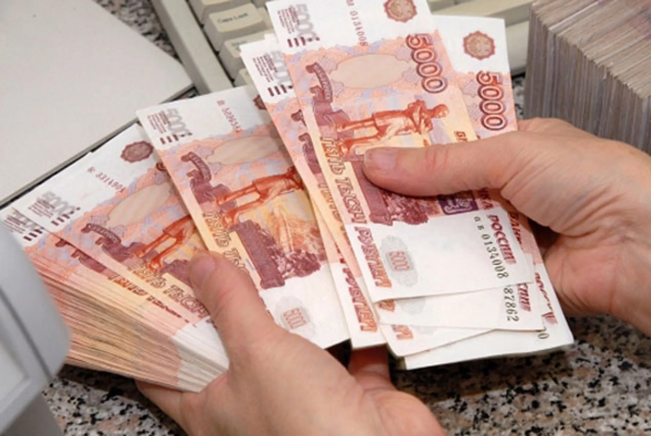 Рублевый спрос в Казахстане продолжает бить рекорды - Image Kapital.kz