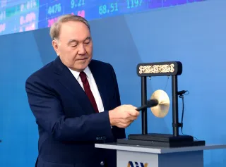 Капитал - Нурсултан Назарбаев открыл первые торги на Бирже МФЦА