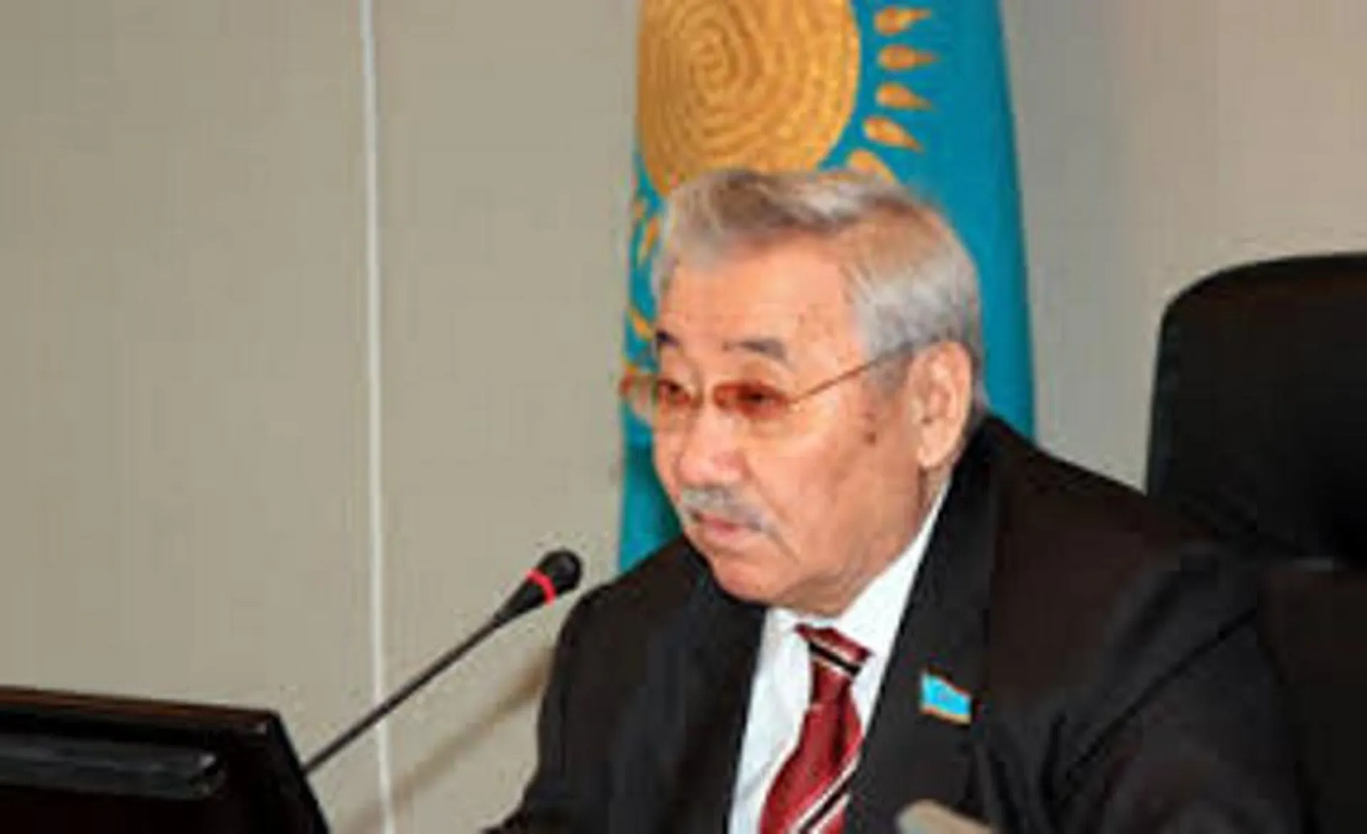 Капитал - Оралбай Абдыкаримов намерен покинуть свой пост в Нур Отан