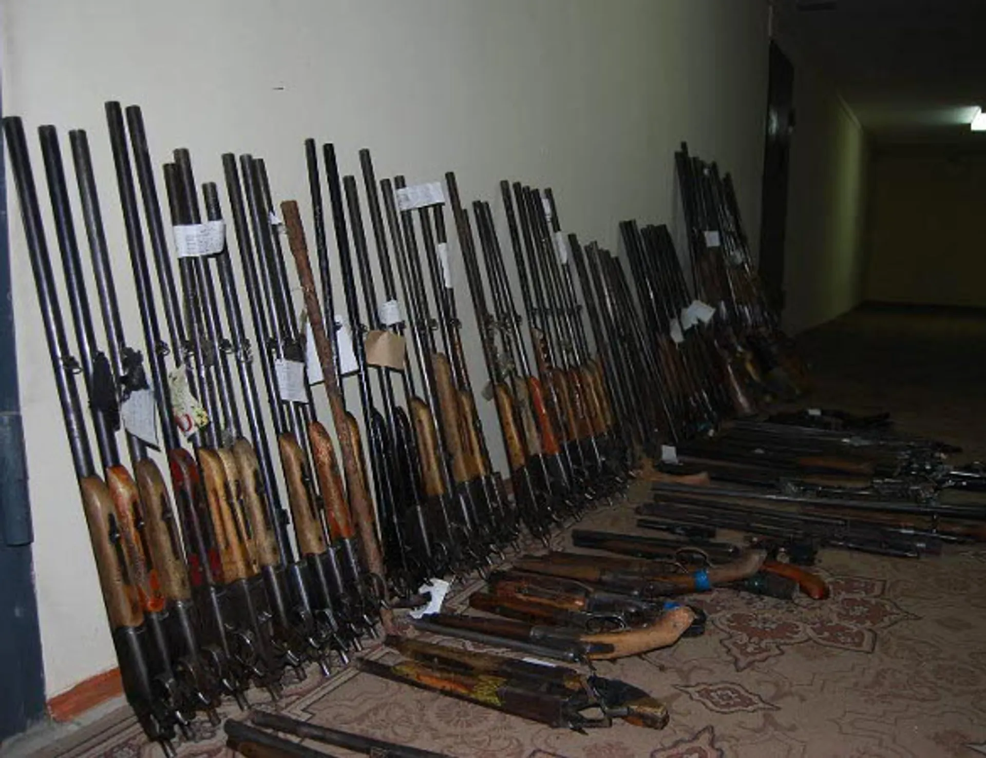 Капитал - Свыше 321 млн выделено на выкуп оружия у населения