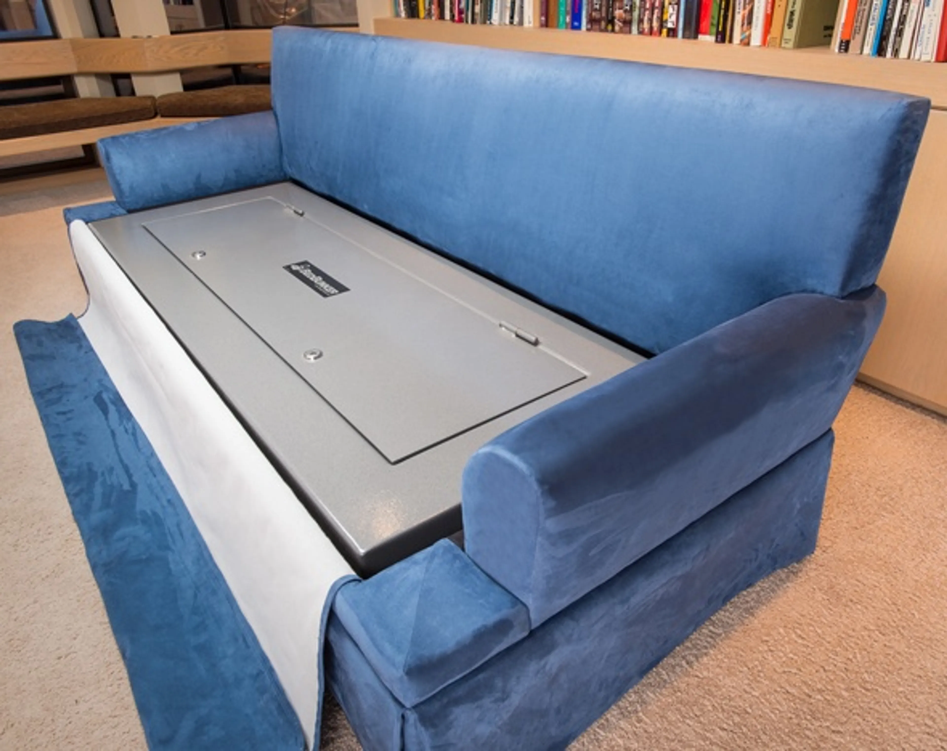 Капитал - Создан первый в мире пуленепробиваемый диван