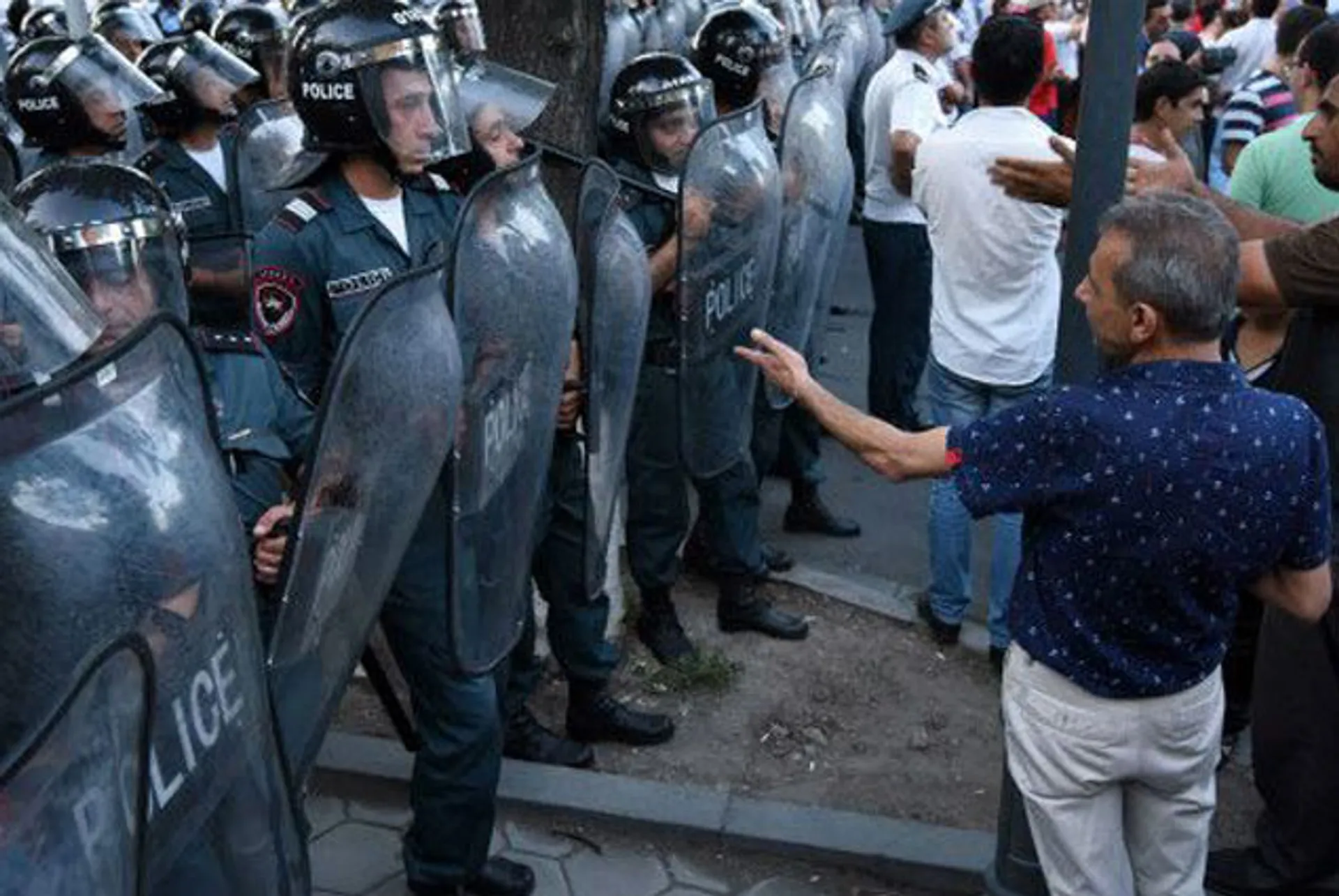 Капитал - Власти Армении отказались выполнить требования протестующих