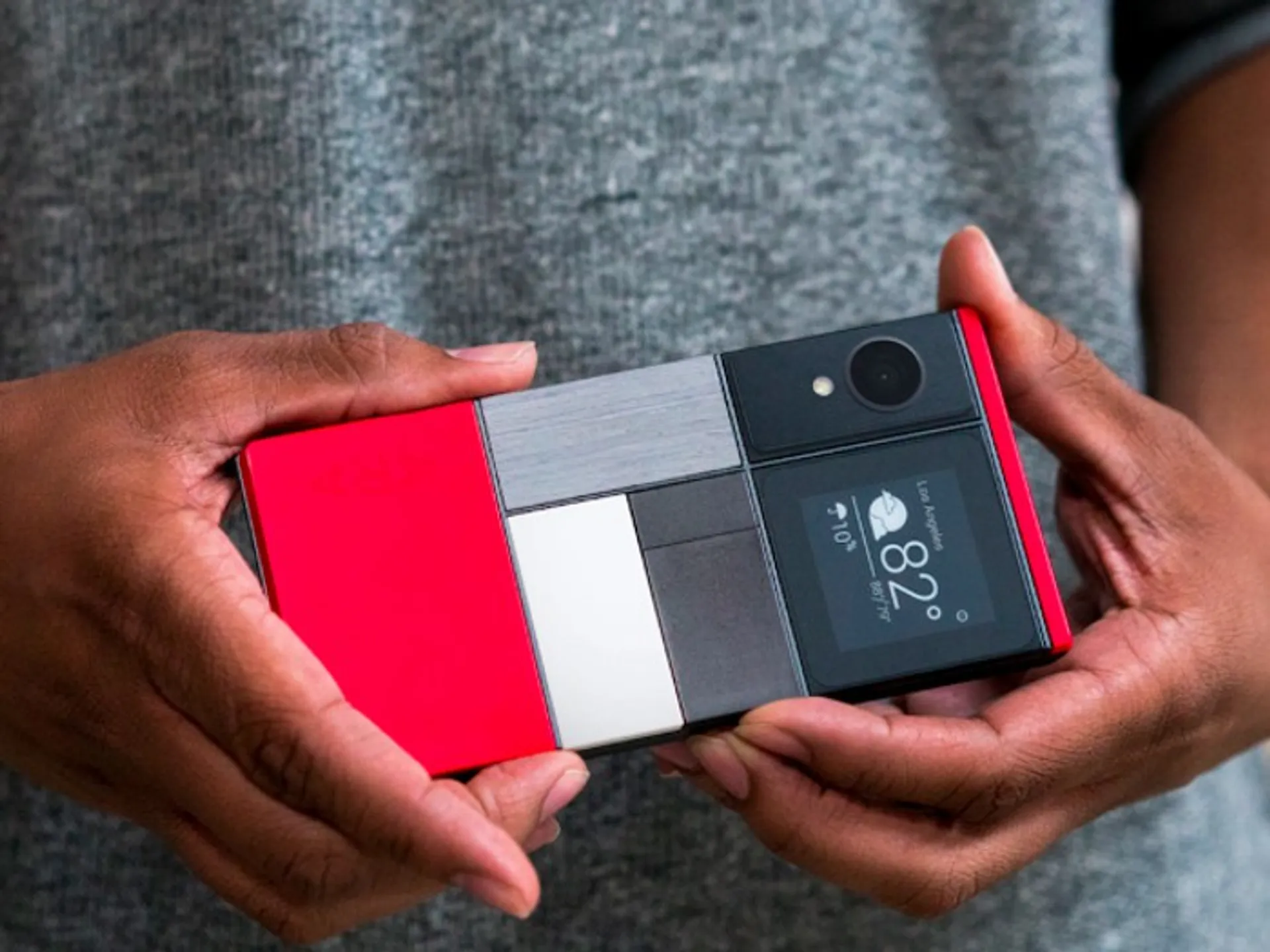 Капитал - Facebook разрабатывает модульный смартфон