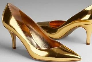 Капитал - В Дубае начали продавать обувь из золота