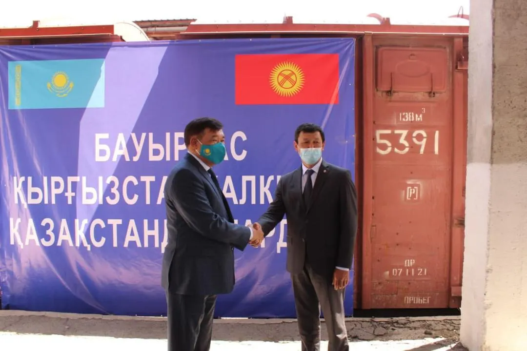 В Кыргызстан прибыла гуманитарная помощь из Казахстана