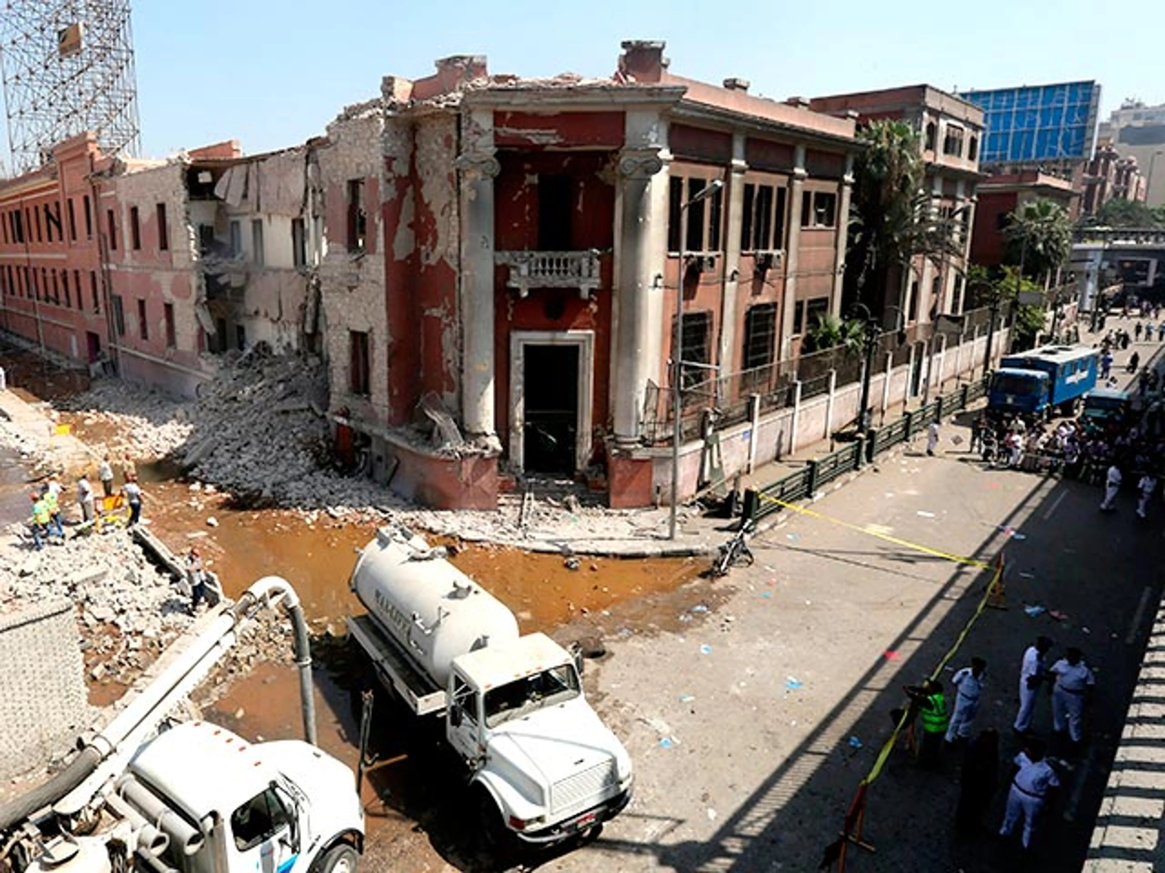 Капитал - Мощный взрыв прогремел у здания консульства Италии в Каире