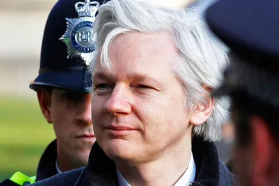 Эквадор продлил предоставление убежища Ассанжу