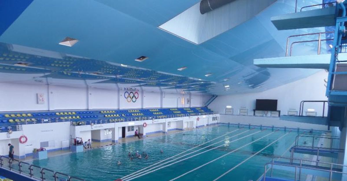 Бассейны темиртау. Бассейны темиртау. Бассейн жастар снаружи темиртау. Бассейн жастар темиртау. Бассейн в торговом центре в астане.