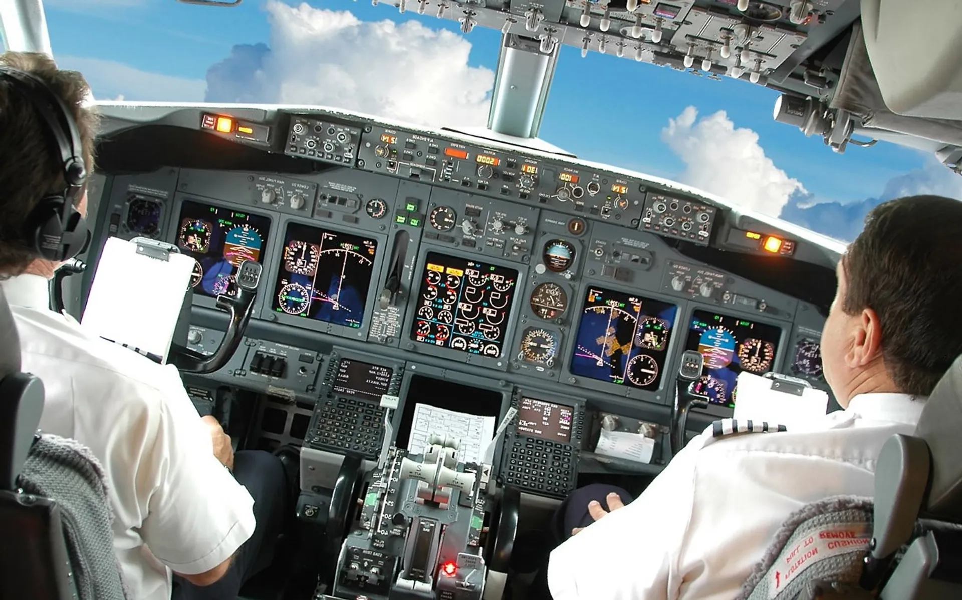 Капитал - Авиапроизводители оставят самолеты без вторых пилотов