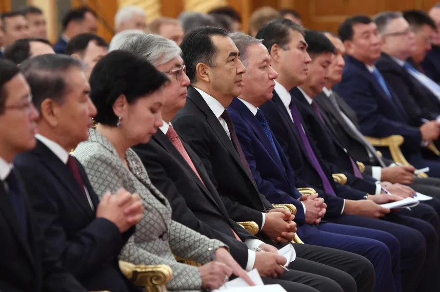 Капитал - Чиновники должны стать ближе к народу