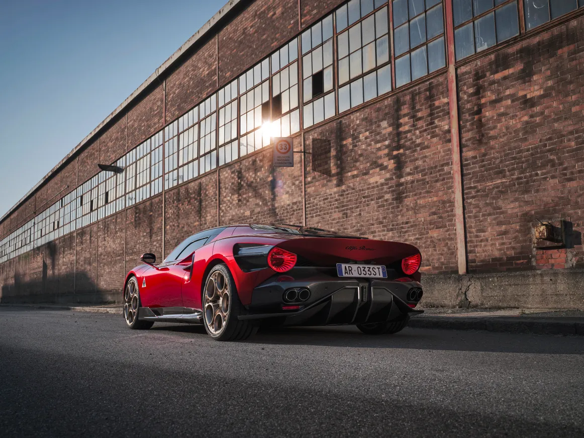 Обновленная Tesla Model 3, суперкар Alfa Romeo и рестомод Porsche - фото kapital.kz
