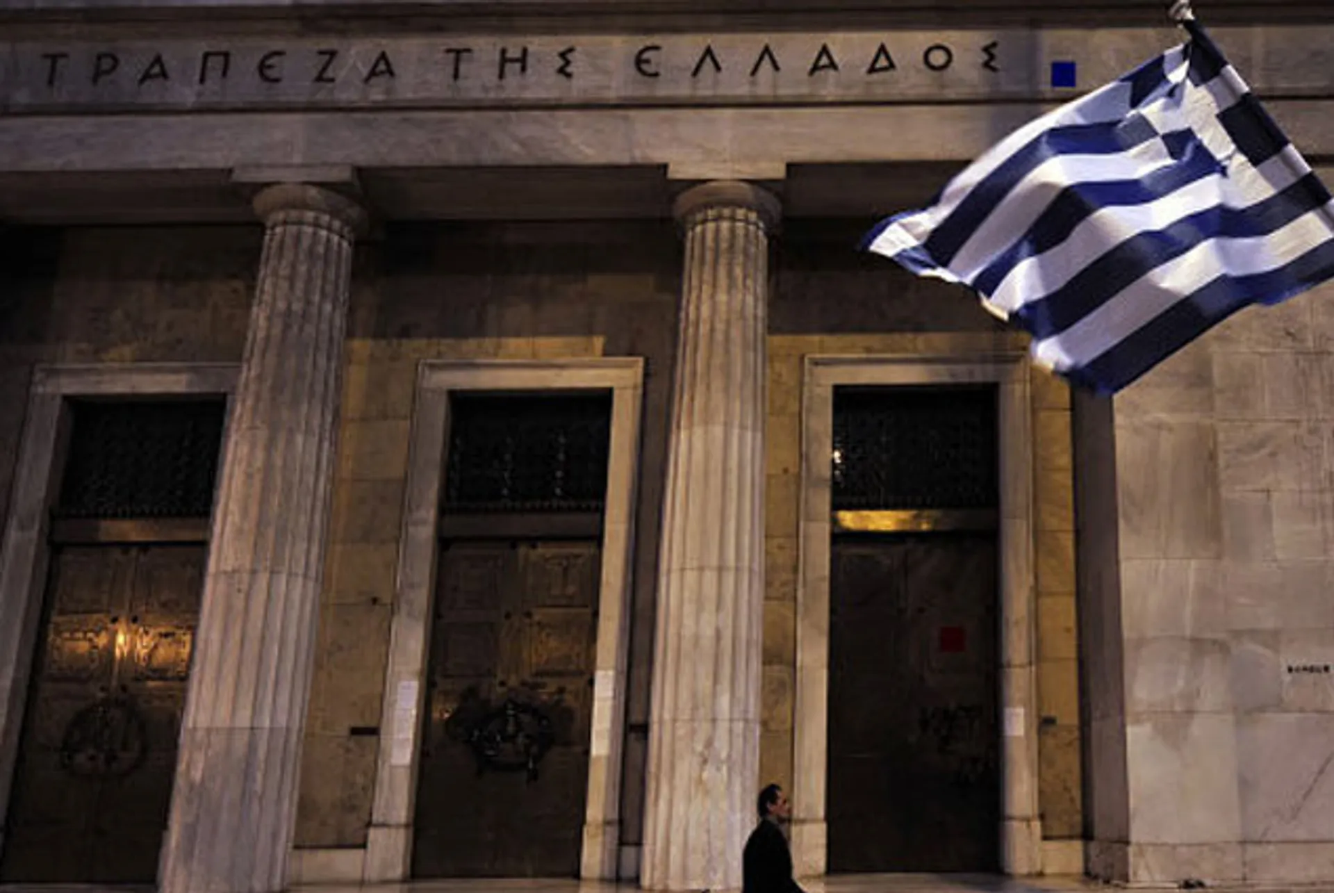 Капитал - Запаса ликвидности греческих банков хватит до понедельника