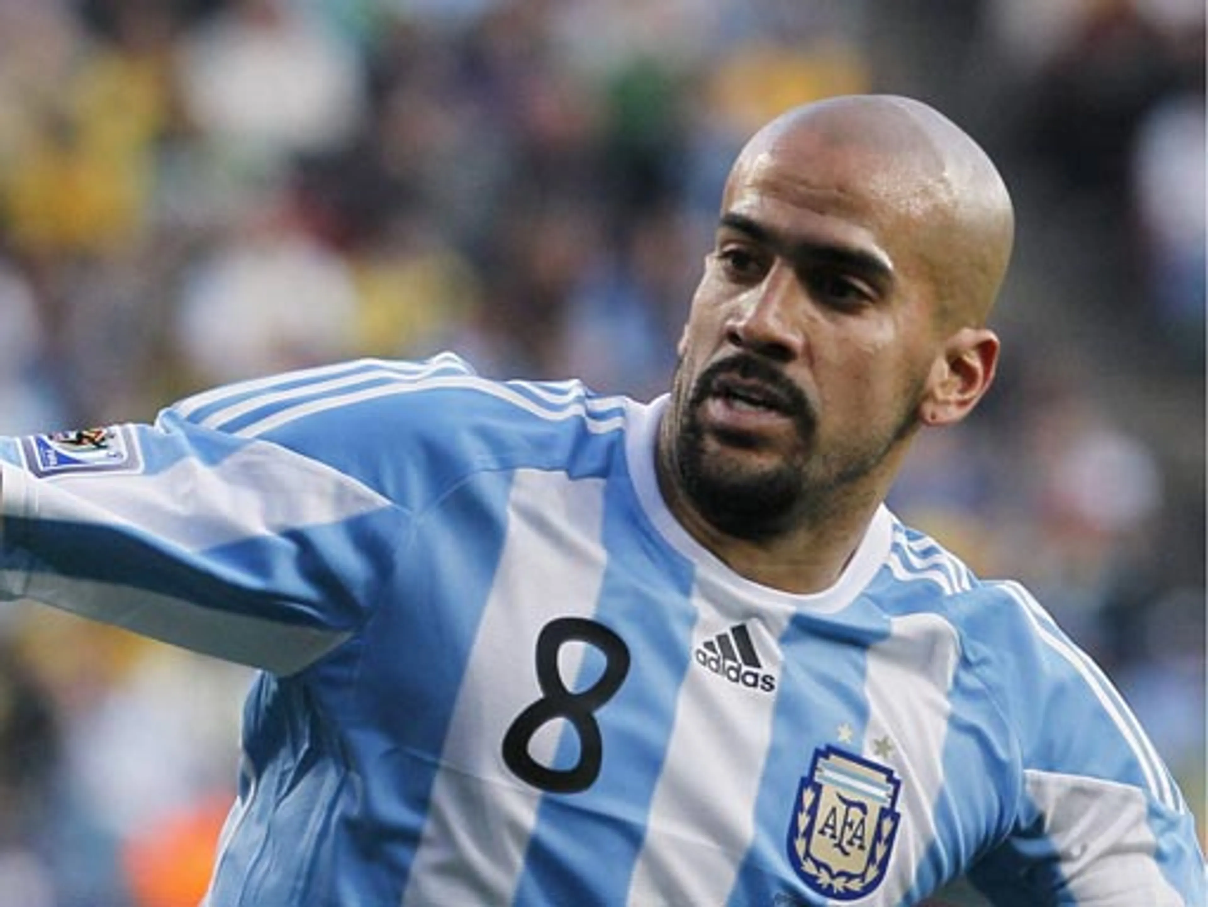 Капитал - Верон возобновил карьеру в «Эстудиантесе»