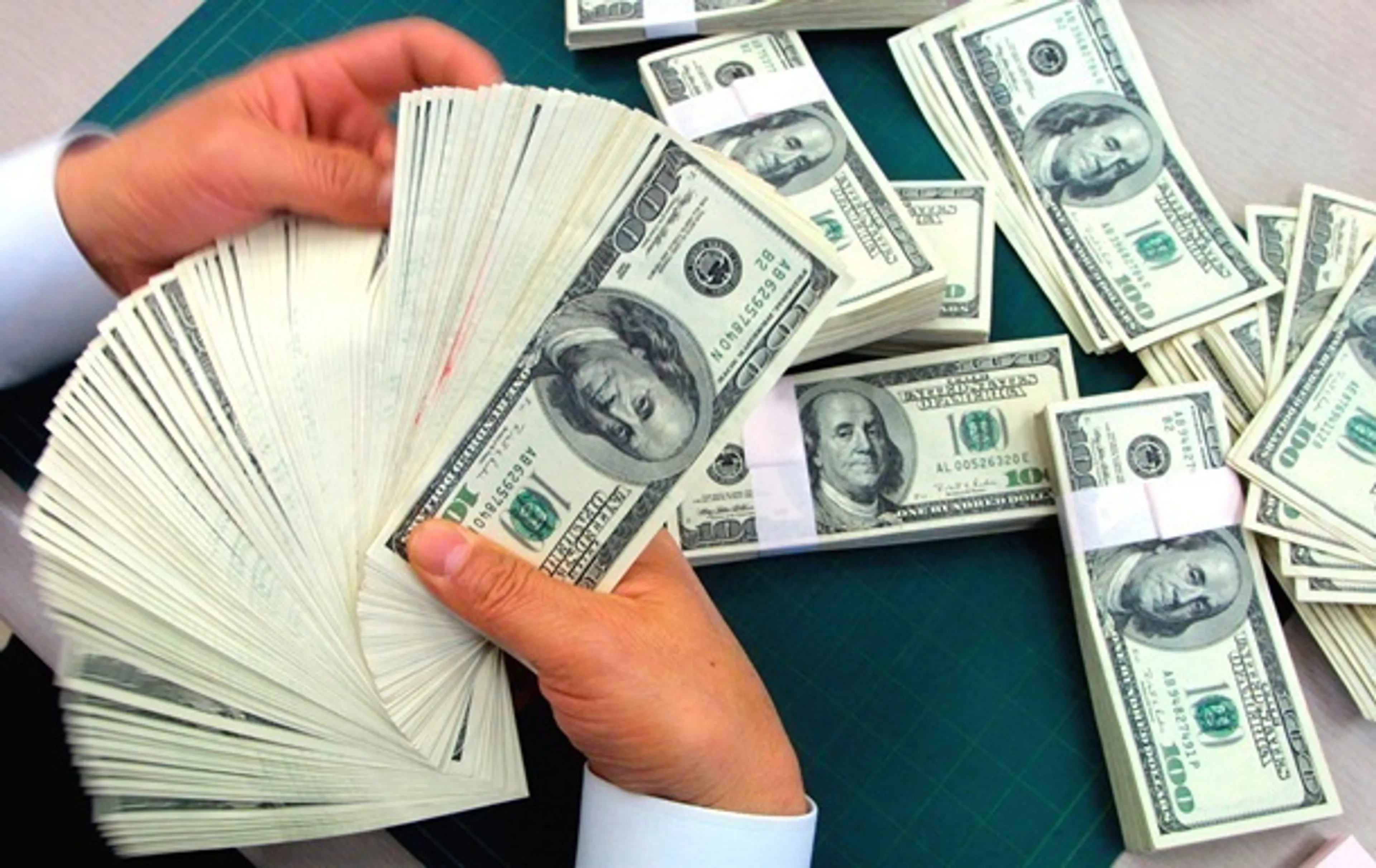 Капитал - Чистый отток капитала частного сектора из РФ вырос до $67,5 млрд