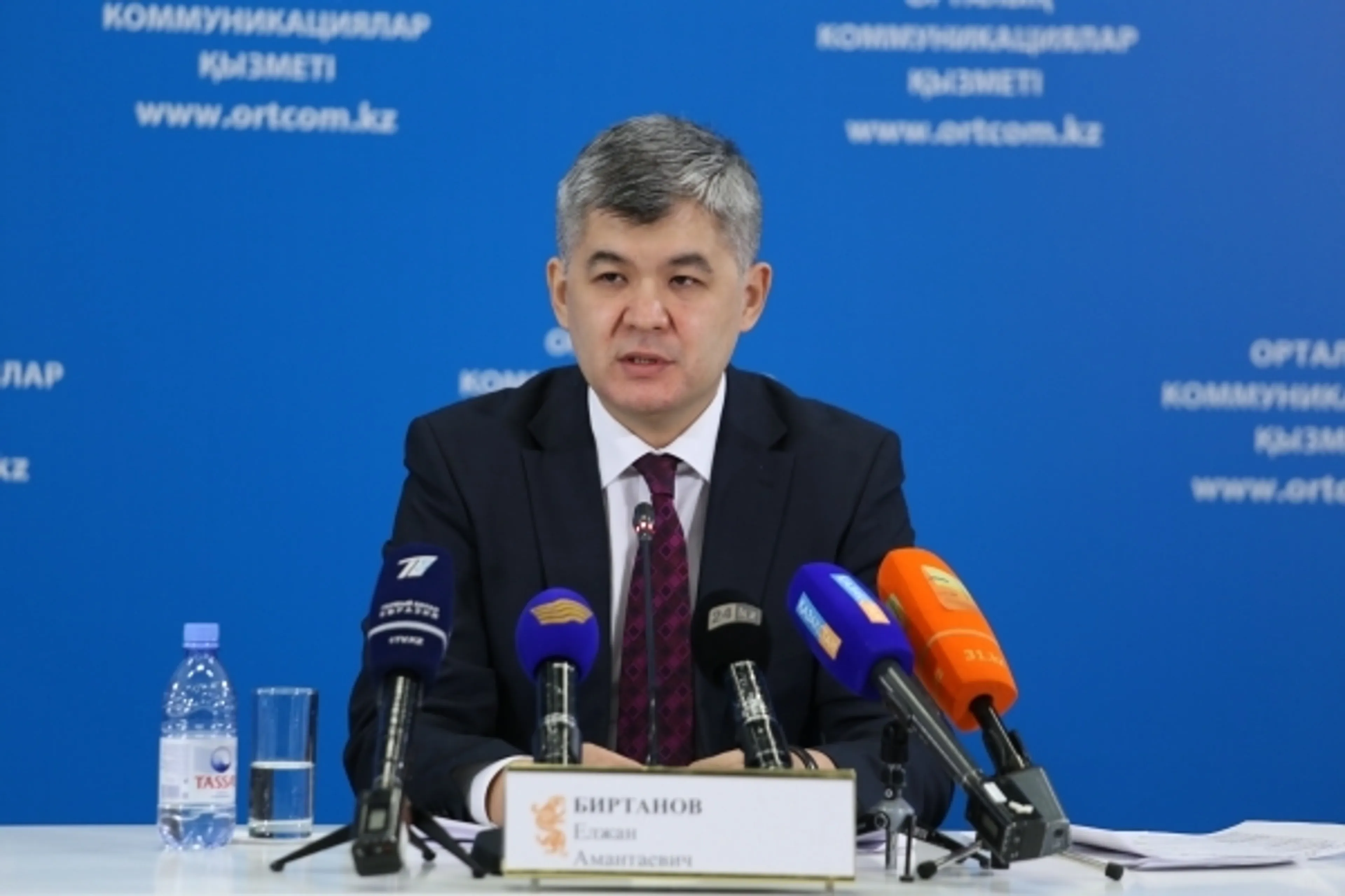 Капитал - В пятницу состоятся теледебаты главы Минздрава и экономиста Рахима Ошакбаева