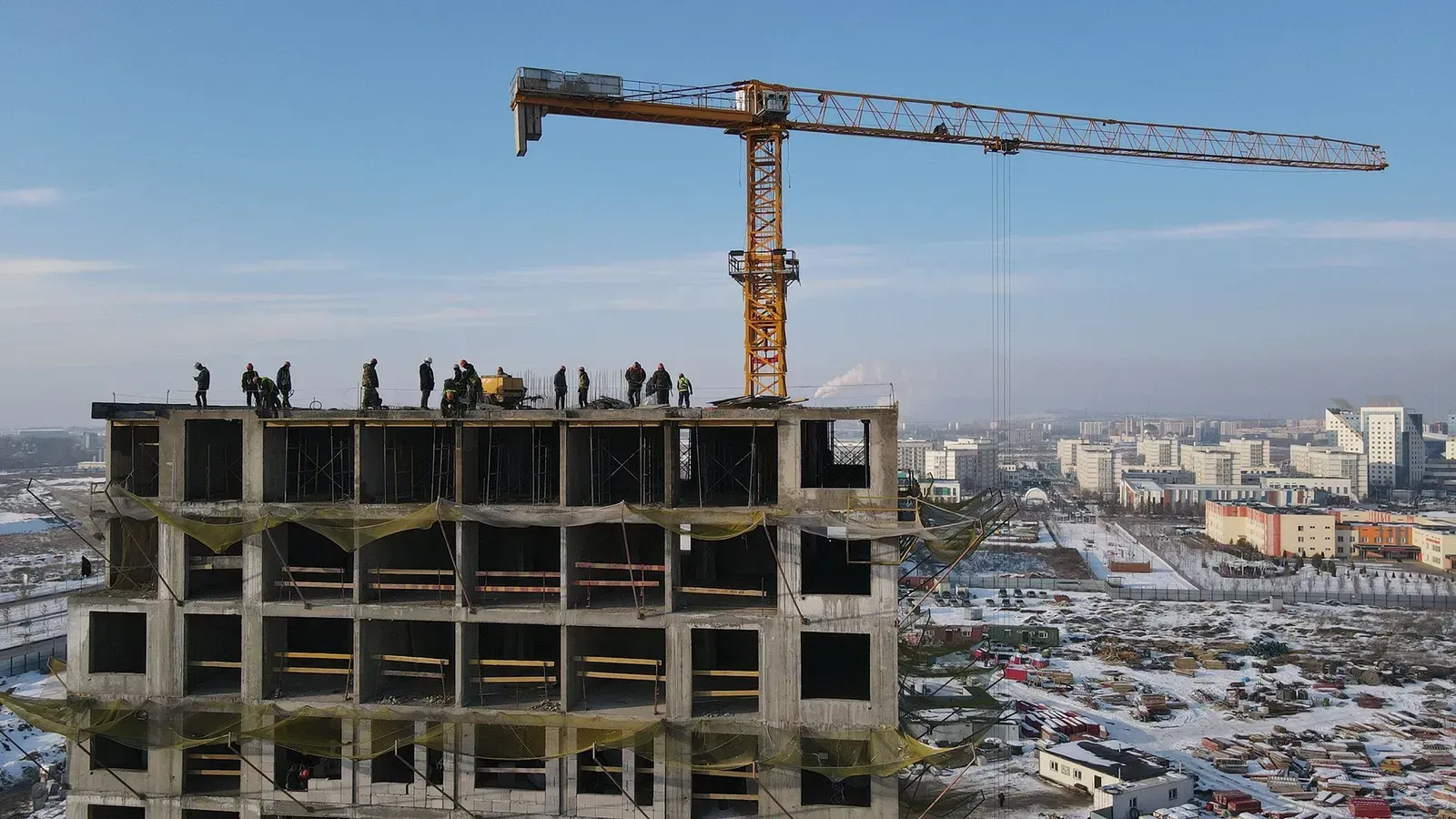 Площадь введенного в эксплуатацию жилья в годовом выражении выросла на 5,7%  
