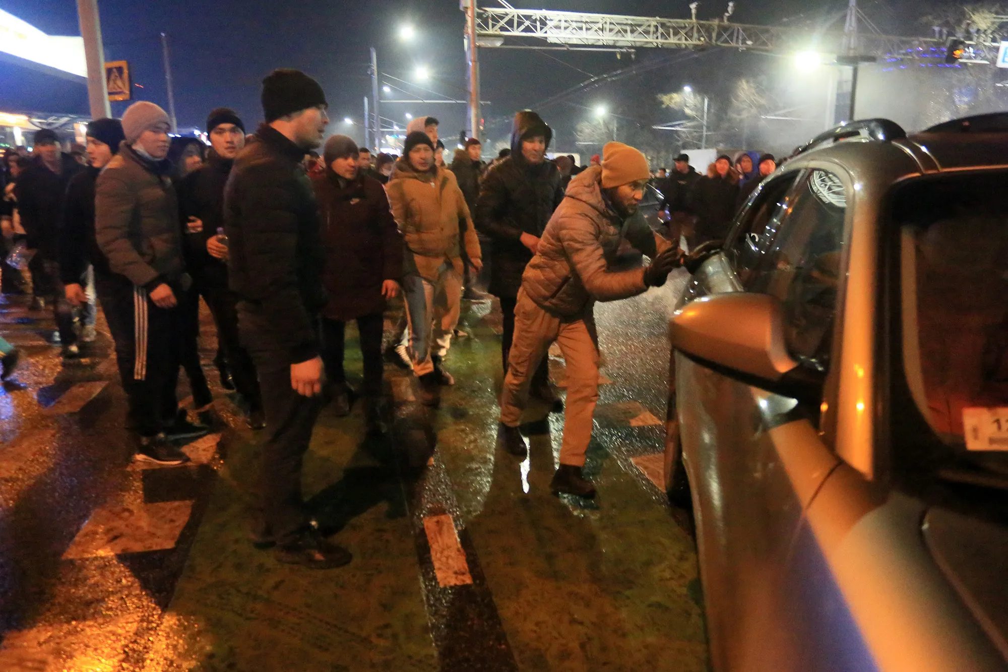 Около 2 тысяч человек задержали - президент 