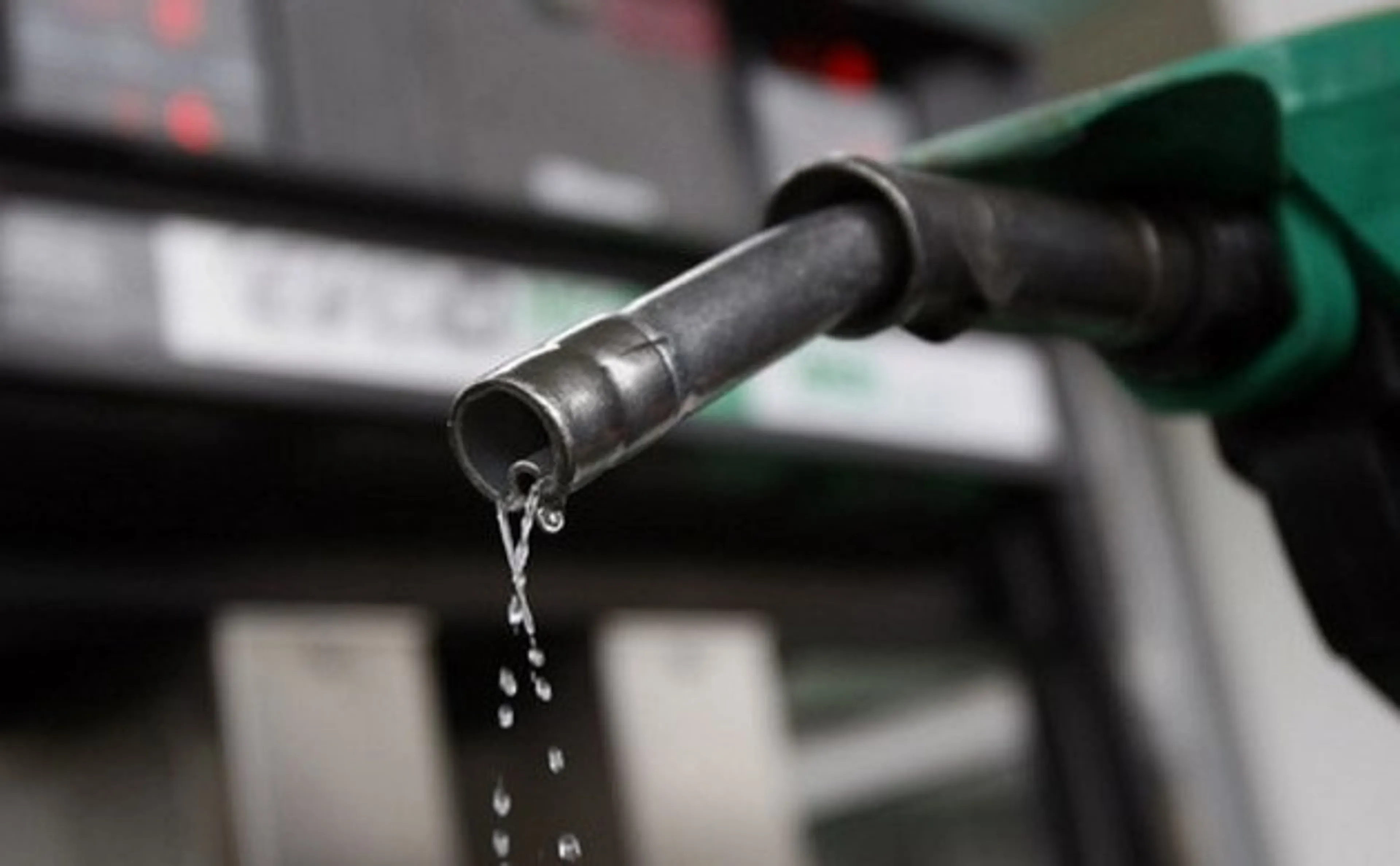 Капитал - Казахстан рассчитывает начать экспорт бензина с ноября