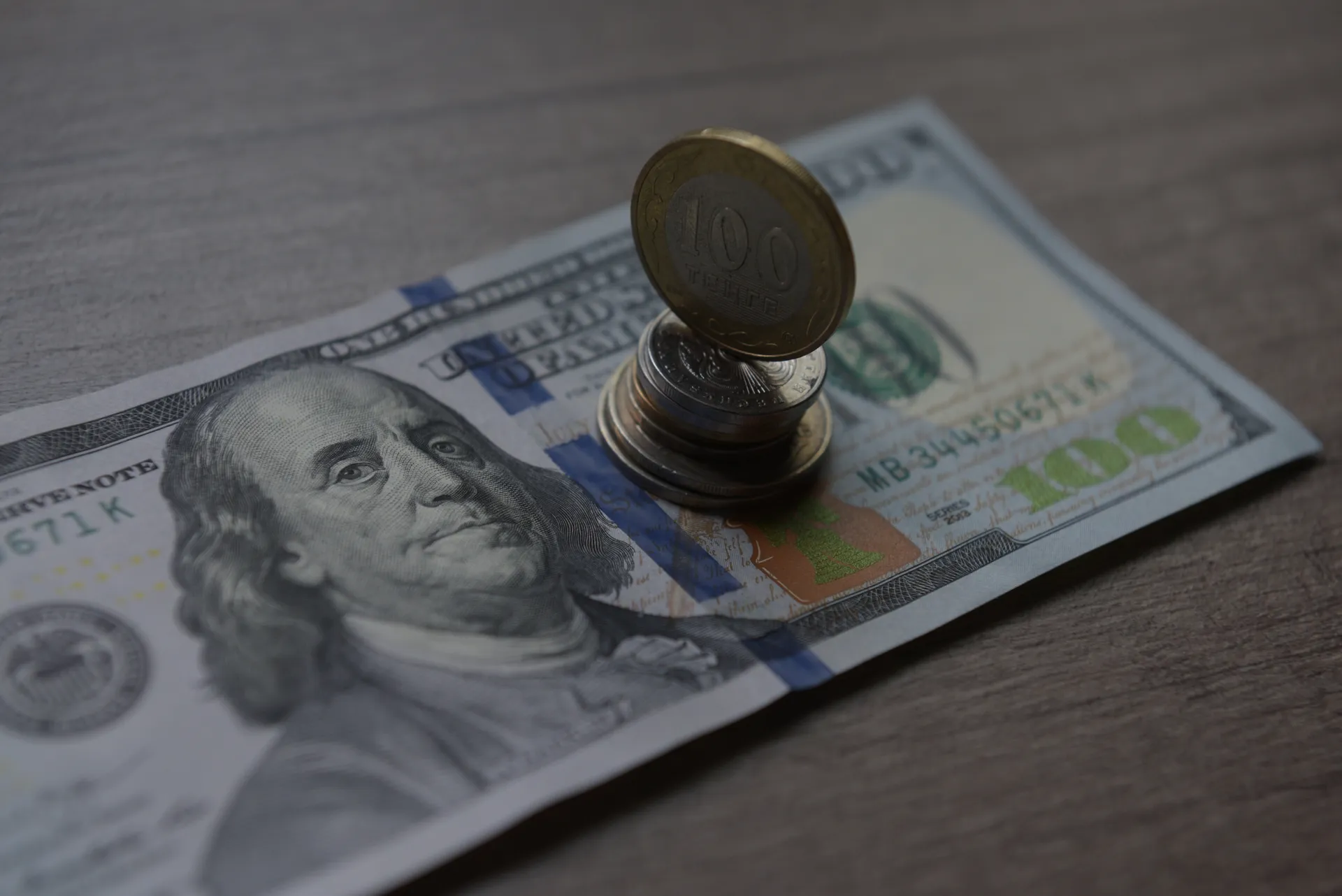 Капитал - Неделя на валютном рынке началась с укрепления доллара