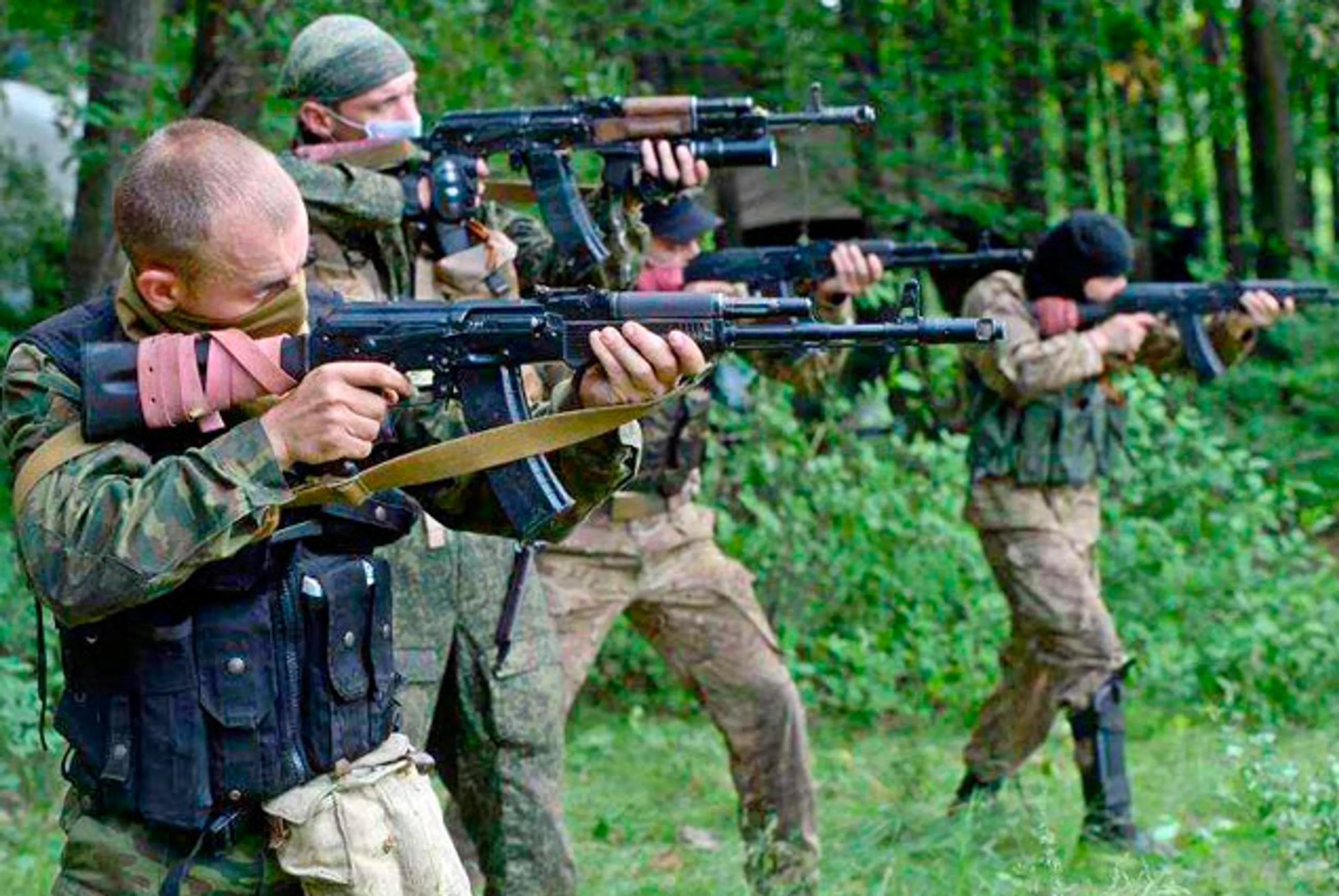 Капитал - Греки, сербы и американцы воюют в рядах ополченцев