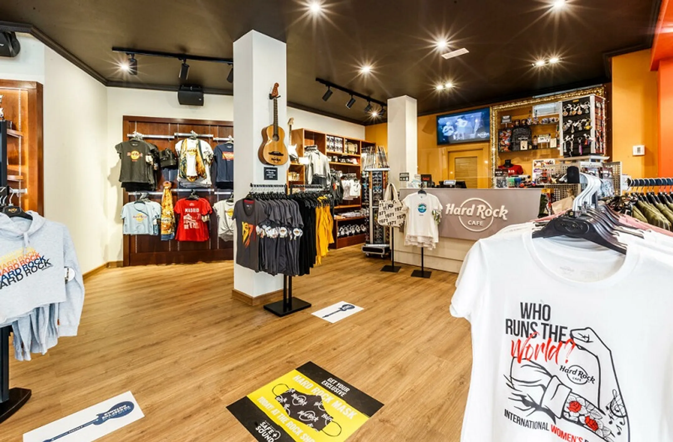 Магазин в мадридском Hard Rock Cafe 