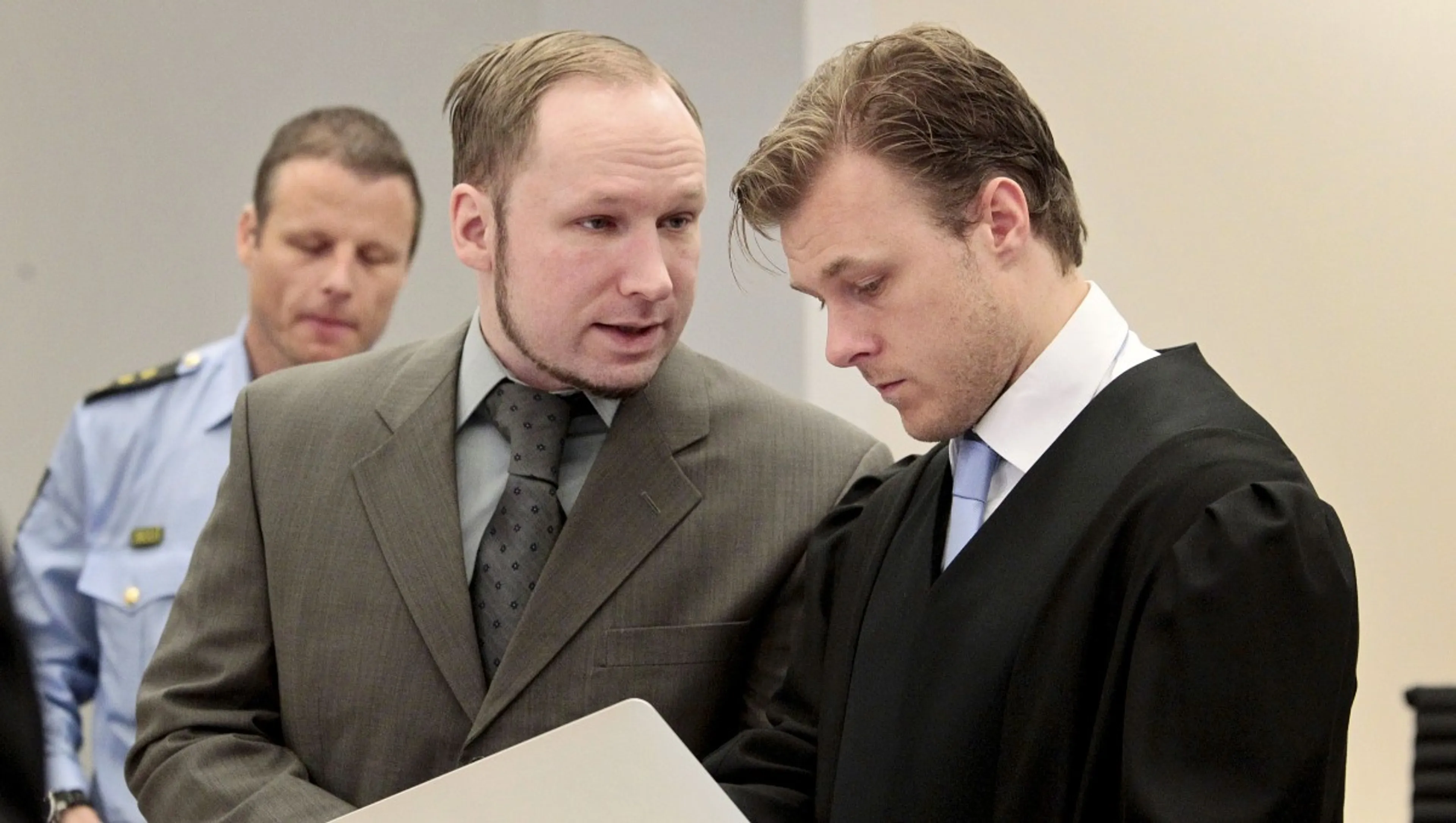 Капитал - Андерс Брейвик поступил в университет Осло