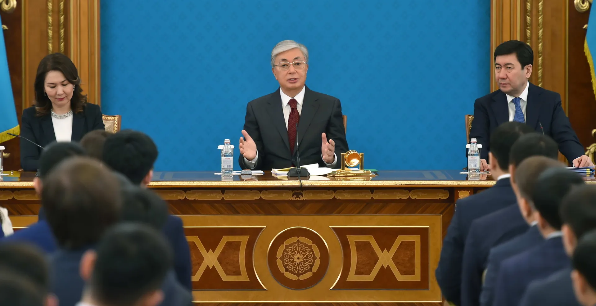 Капитал - Президент о чиновниках: Как стрекозы скачут с одной должности на другую