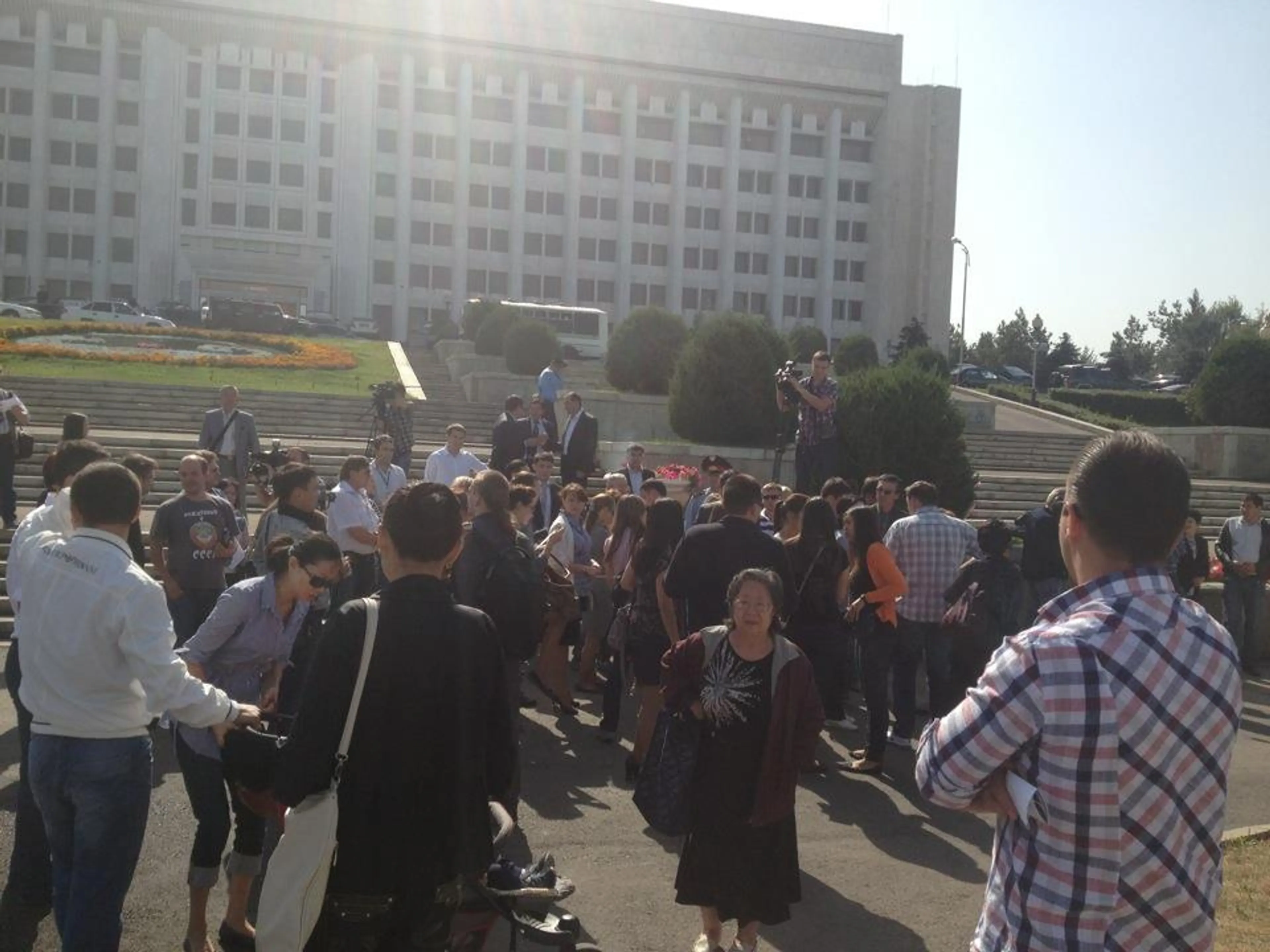 Капитал - Дольщики компании Серт устроили акцию протеста