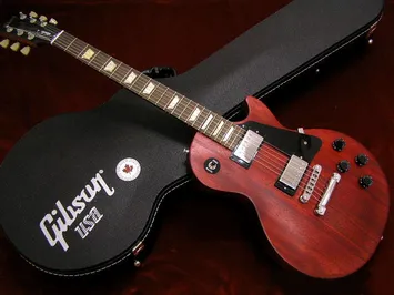 Производитель легендарных гитар Gibson объявил о банкротстве