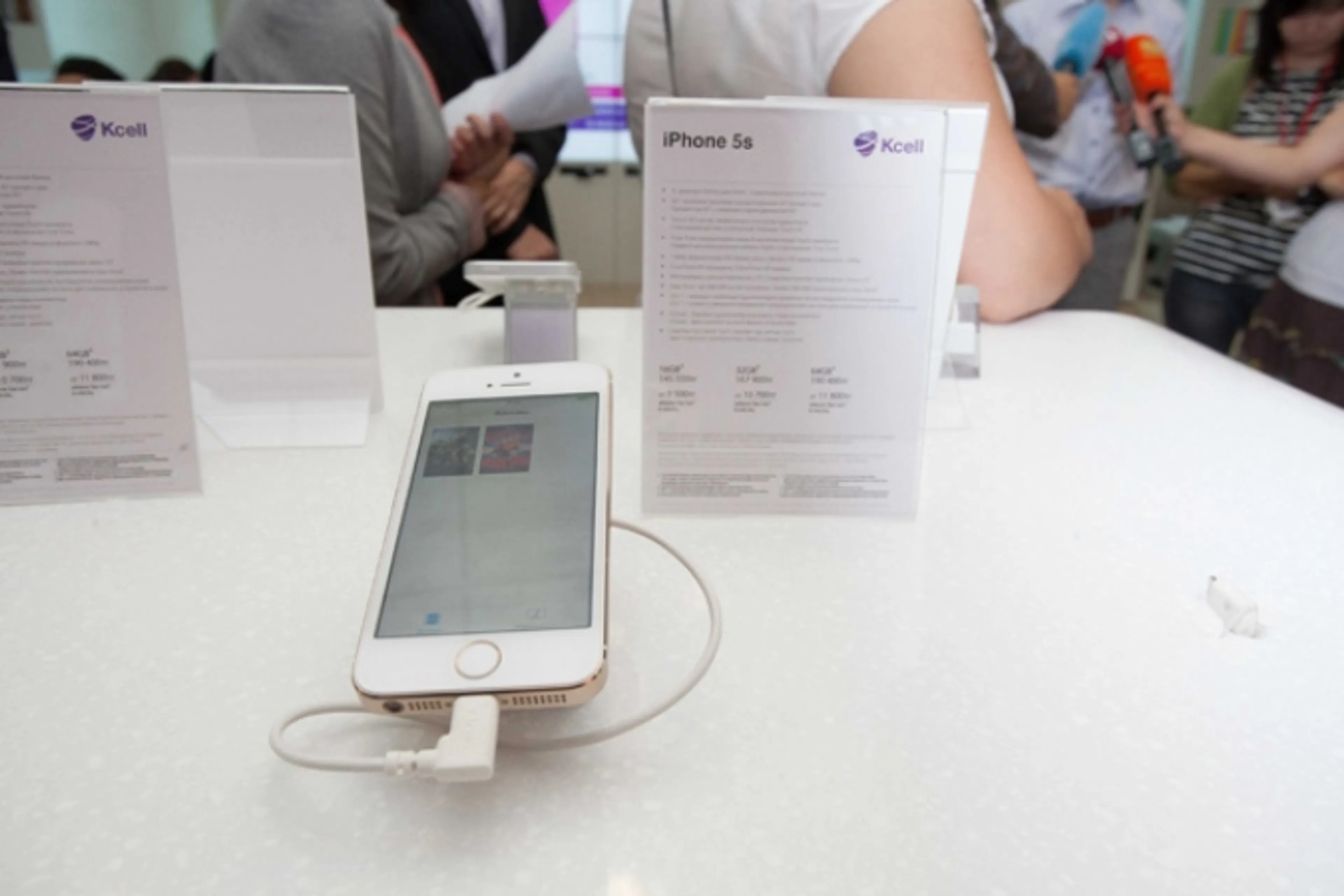 Капитал - Kcell начал продажи iPhone в Казахстане