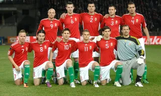 Капитал - Венгерские футболисты оплатят билеты своим фанатам