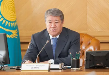 Аким Алматы до сих пор живет у супруги