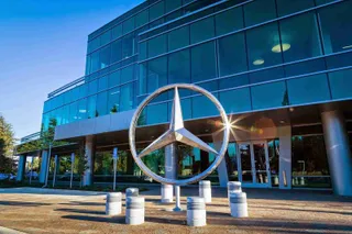 Капитал - Mercedes-Benz отзывает в России тысячи автомобилей