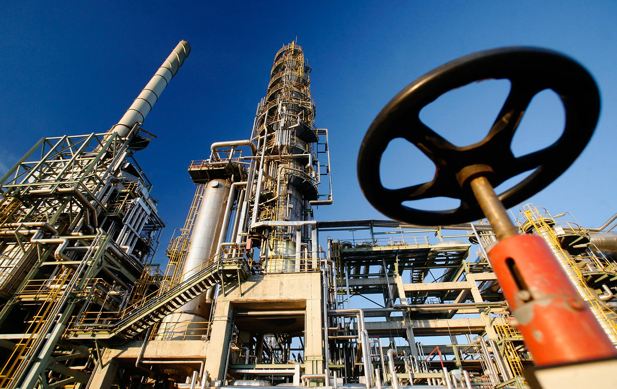 Мировые цены на нефть растут на ослаблении доллара - Image Kapital.kz