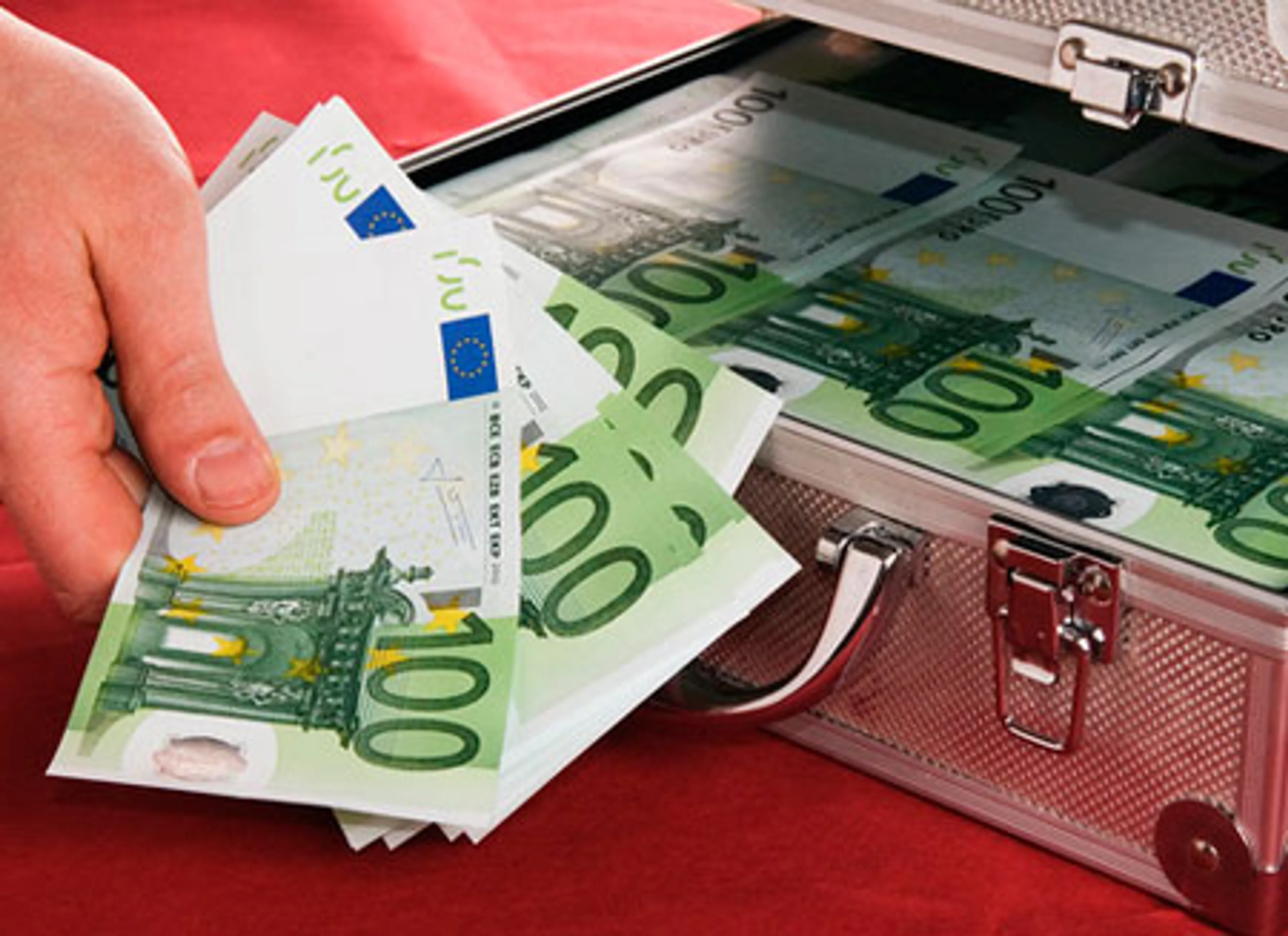 Капитал - Контроль за движением капиталов на Кипре продлен до сентября