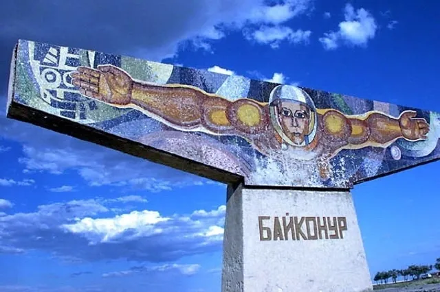 Ракета Союз установлена на стартовом комплексе Байконура