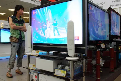 Спрос на новые ЖК-телевизоры упал до рекорда