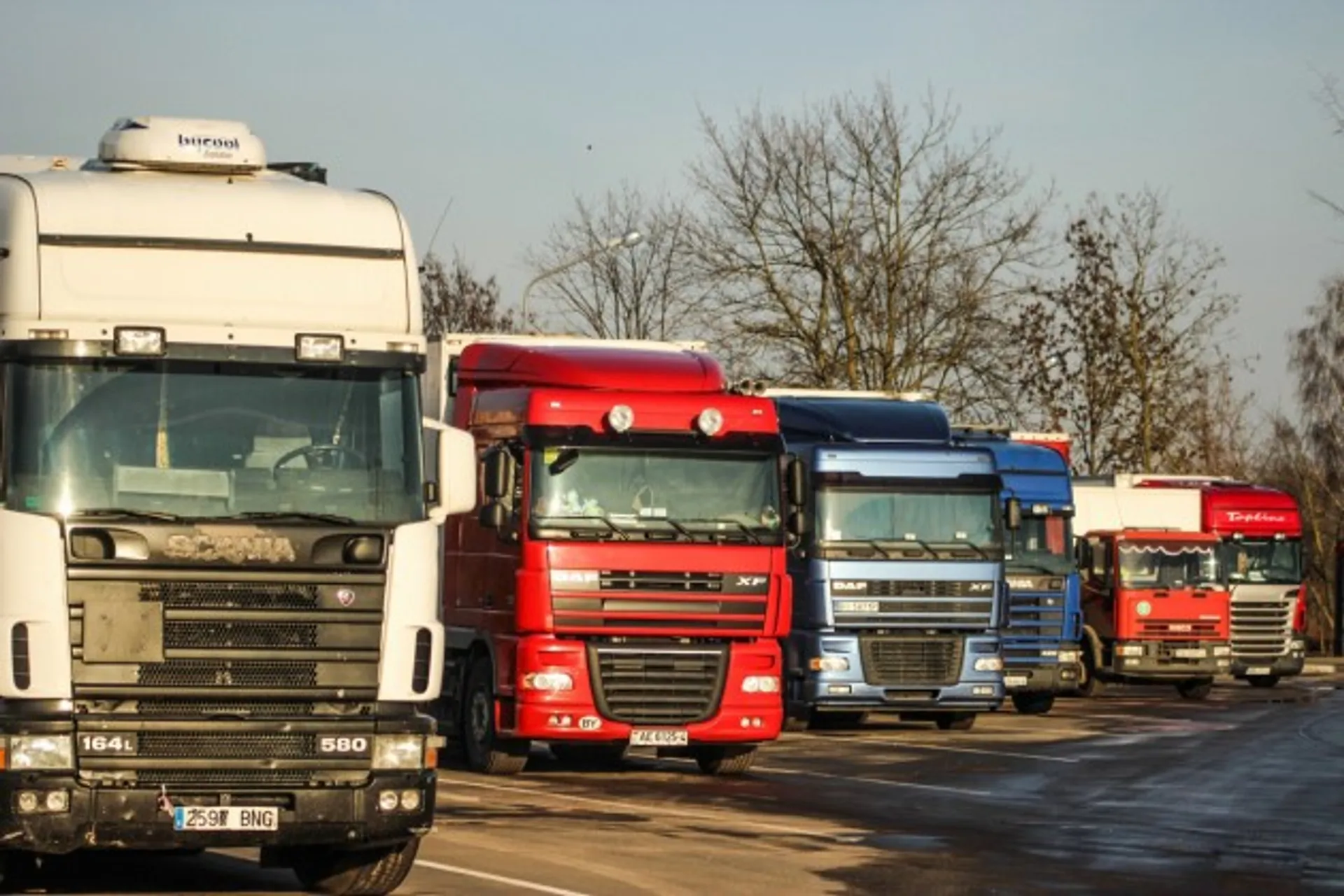 Капитал - На границе Кыргызстана и Казахстана скопилось более ста грузовиков