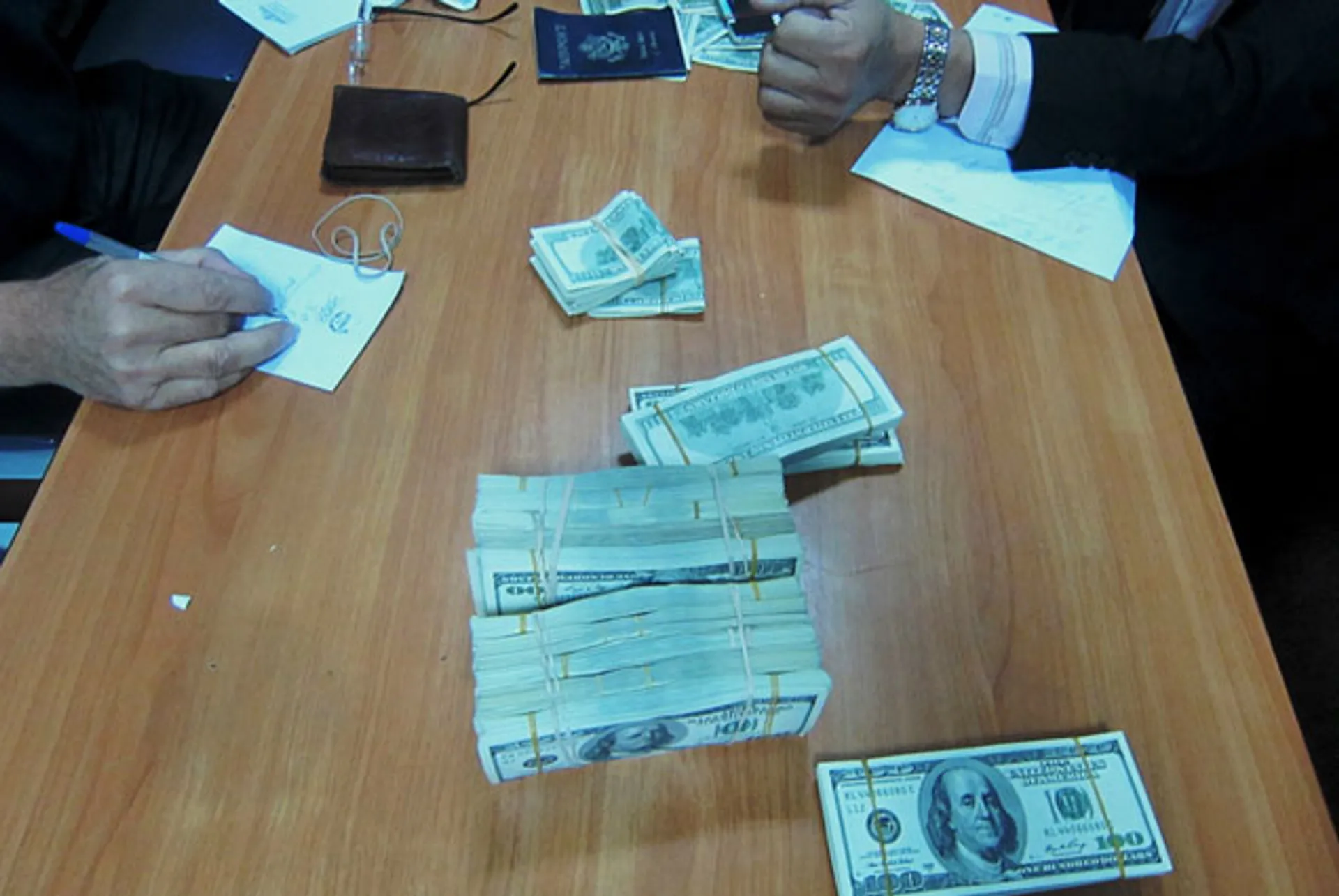 Капитал - Американец пытался вывезти из РК $139 тыс.