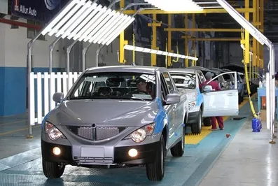Назарбаев призывает казахстанцев покупать отечественные автомобили
