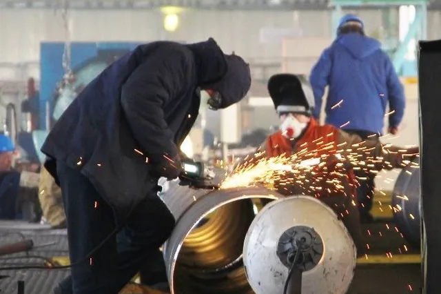 В РК 12% работников заняты на вредном производстве