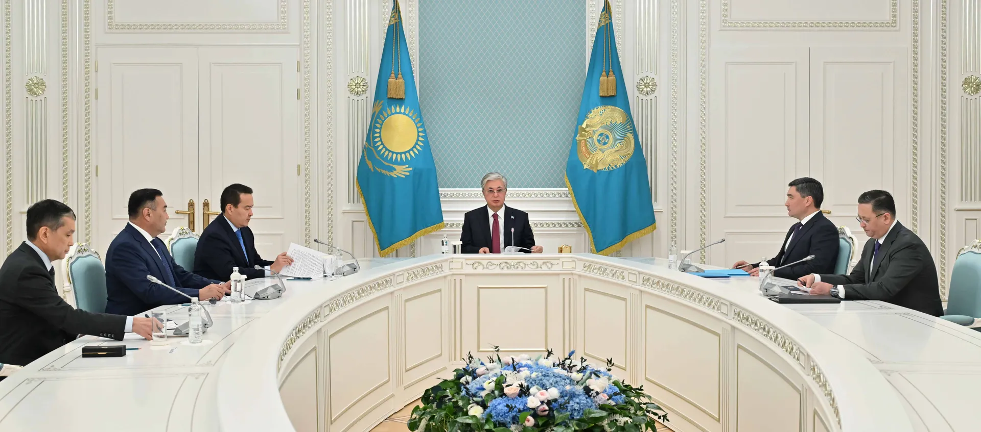 Капитал - Президент провел совещание по вопросу возврата незаконно приобретенных активов