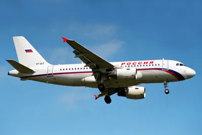 Авиакомпании РФ поднимут цены на билеты из-за девальвации рубля